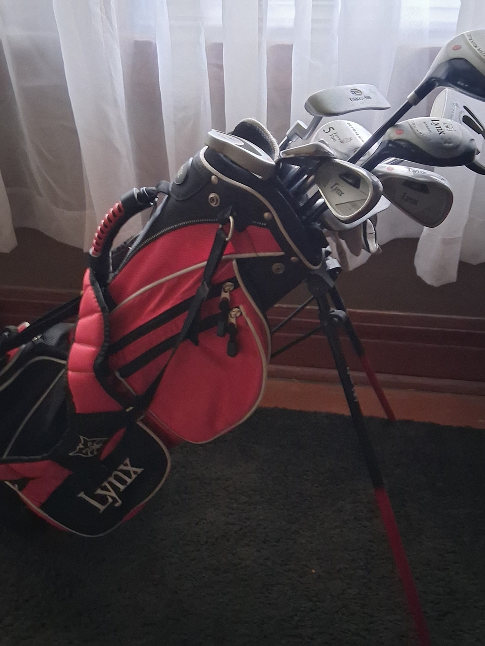 Red and Black Stand Golf Bag with Clubs - Junior Left Hand Set